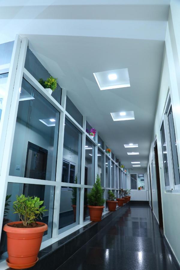 Hotel 8Th Mile Suites Μπανγκαλόρ Εξωτερικό φωτογραφία