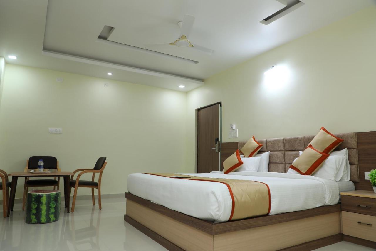Hotel 8Th Mile Suites Μπανγκαλόρ Εξωτερικό φωτογραφία
