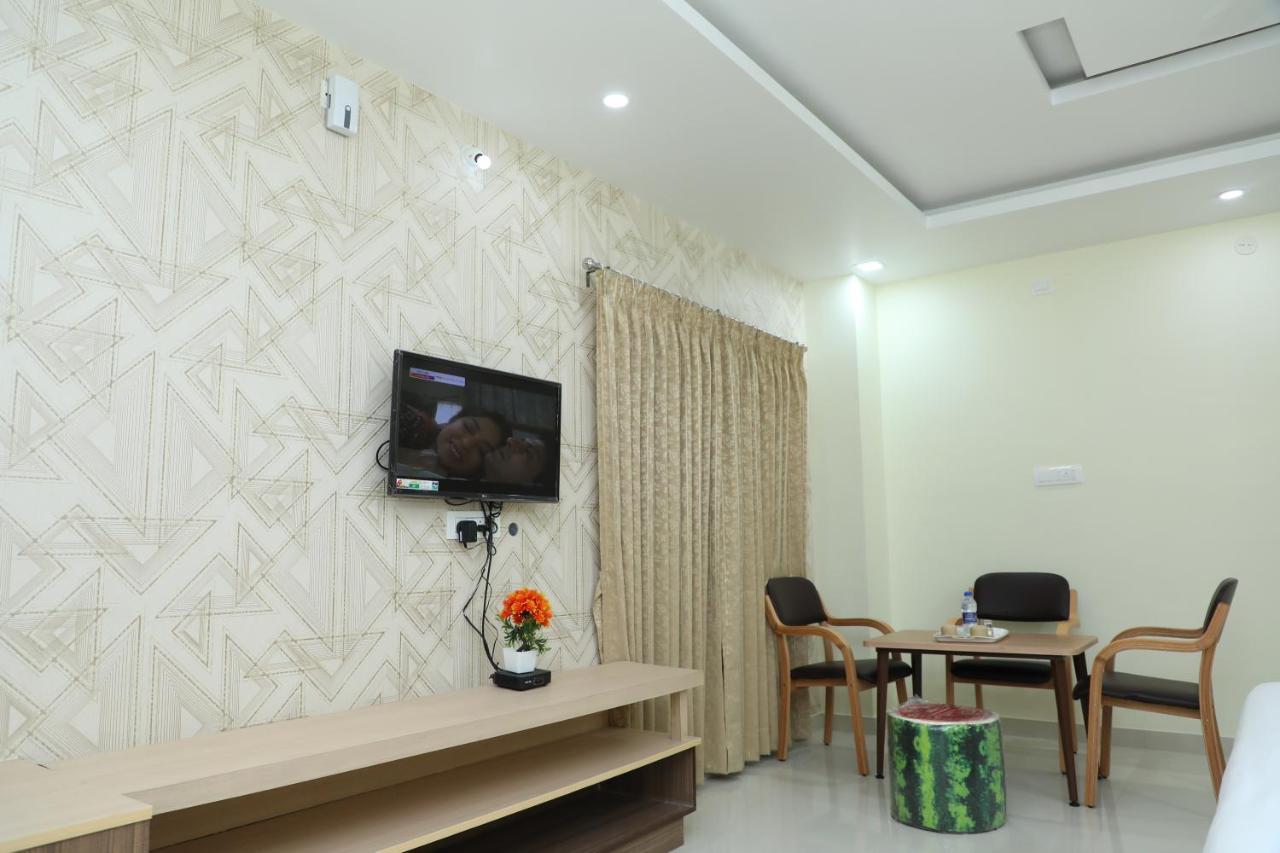 Hotel 8Th Mile Suites Μπανγκαλόρ Εξωτερικό φωτογραφία