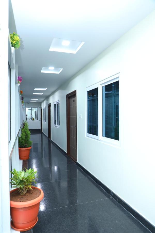 Hotel 8Th Mile Suites Μπανγκαλόρ Εξωτερικό φωτογραφία