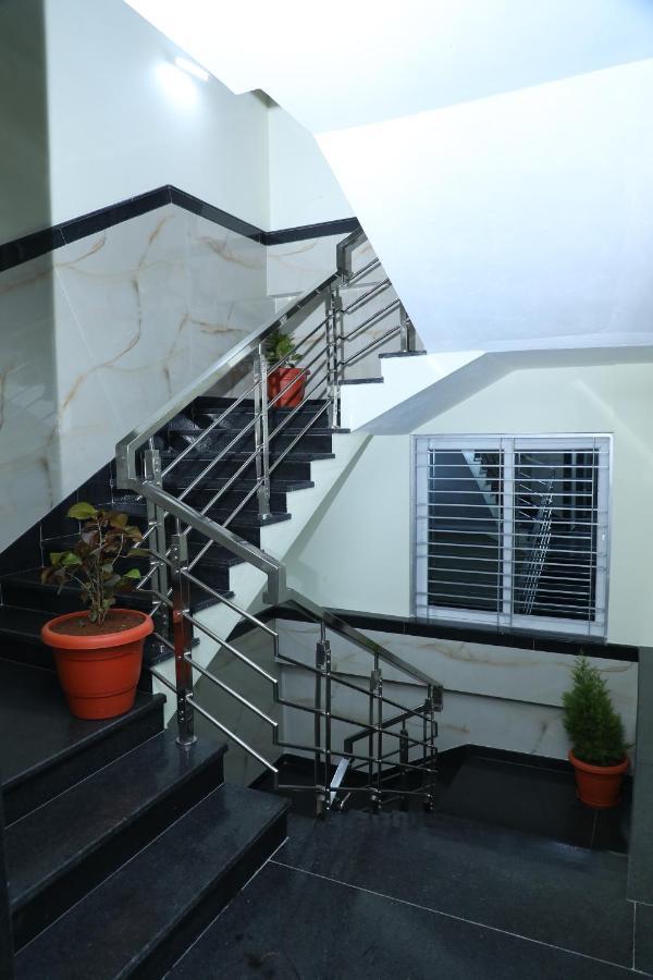 Hotel 8Th Mile Suites Μπανγκαλόρ Εξωτερικό φωτογραφία
