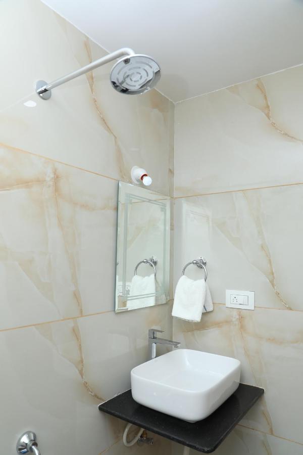 Hotel 8Th Mile Suites Μπανγκαλόρ Εξωτερικό φωτογραφία